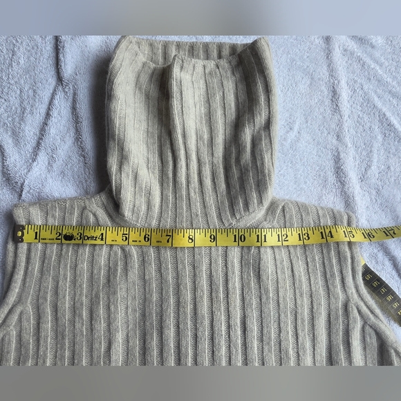 Max Mara Ribbed Knit Sleeveless Turtleneck Vest – Made in Italy – Size L - Picture 5 of 8